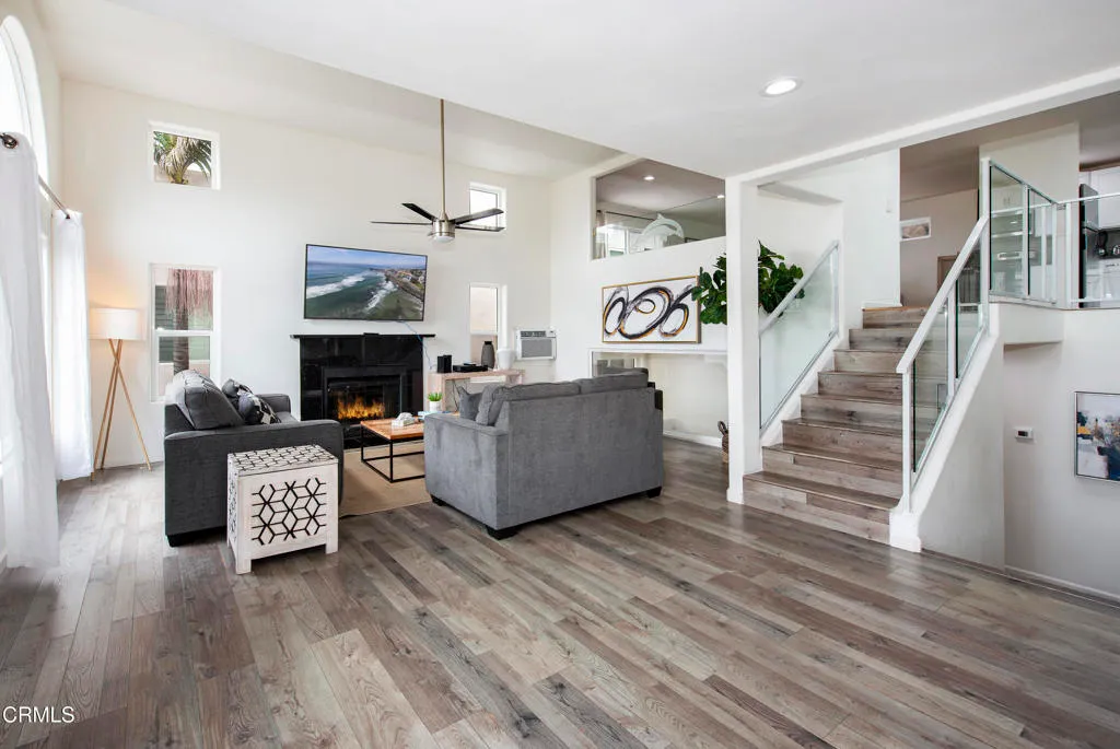 Ventura, California 93001, United States, 3 Bedrooms Bedrooms, ,3 BathroomsBathrooms,Residential,Active,238771