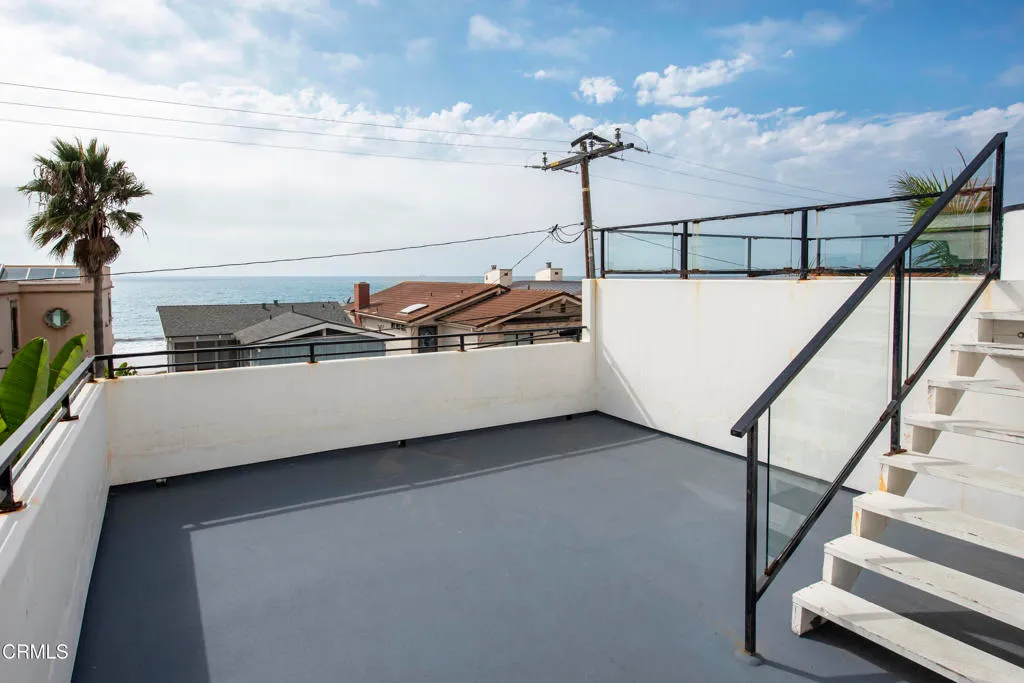 Ventura, California 93001, United States, 3 Bedrooms Bedrooms, ,3 BathroomsBathrooms,Residential,Active,238771