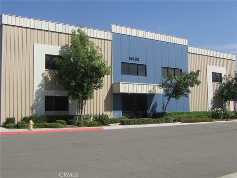 Photo of 14662 El Molino Street, Fontana, CA 92335 (MLS # CV25215109)