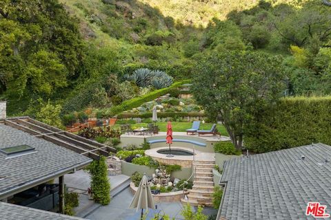 Photo of 2618 Mandeville Canyon Road, Los Angeles, CA 90049 (MLS # 26829765)