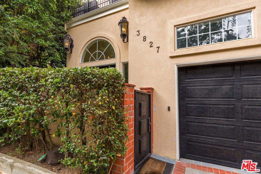 Photo of 3827 Berry Drive, Studio City, CA 91604 (MLS # 26856311)