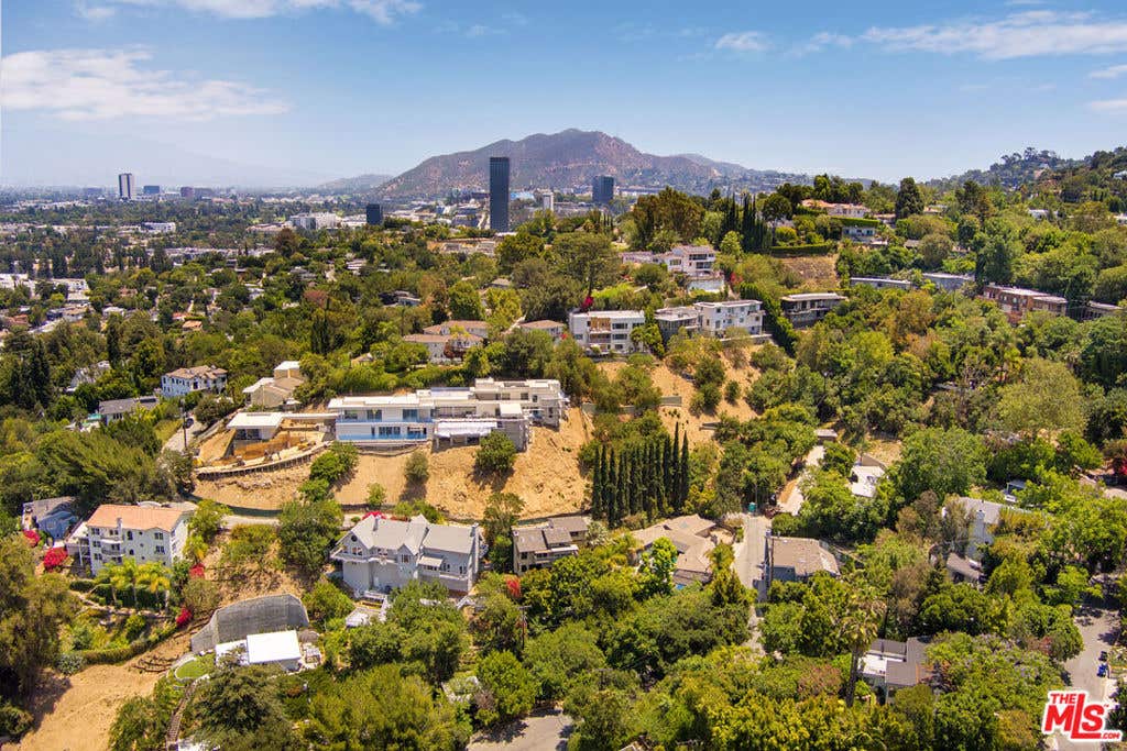 Photo of 3827 Berry Drive, Studio City, CA 91604 (MLS # 26856311)