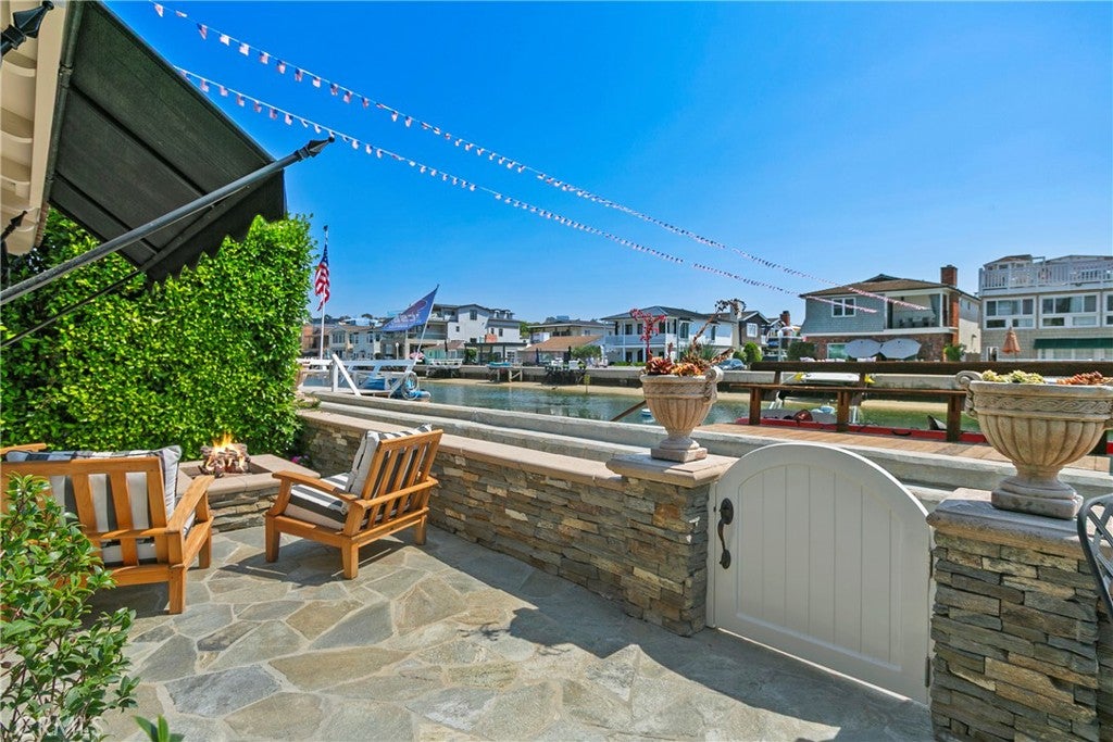 225 GRAND CANAL