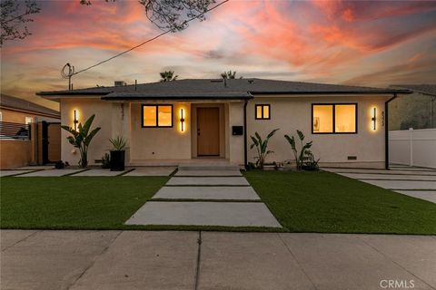 Photo of 8321 Outland View Dr, Sun Valley, CA 91352 (MLS # BB26048118)