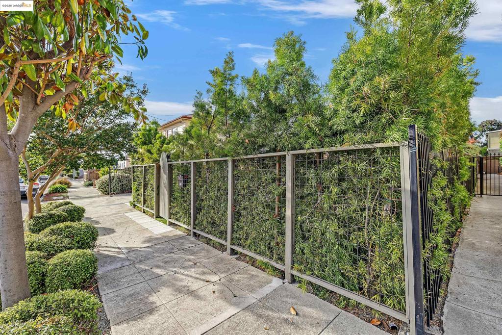 BERKELEY BOWL - Residential