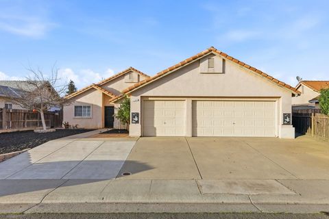 Photo of 799 Morgans Ranch Cir Cir, Galt, CA 95632 (MLS # 41123287)