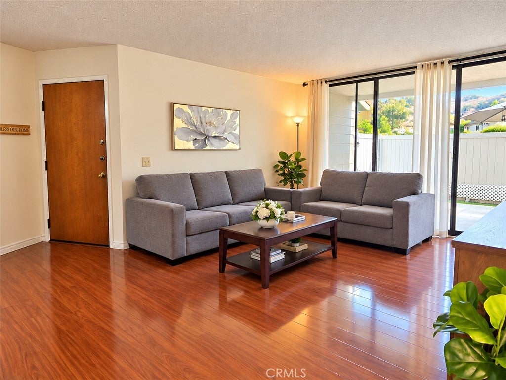 83 Town and Country Road 137