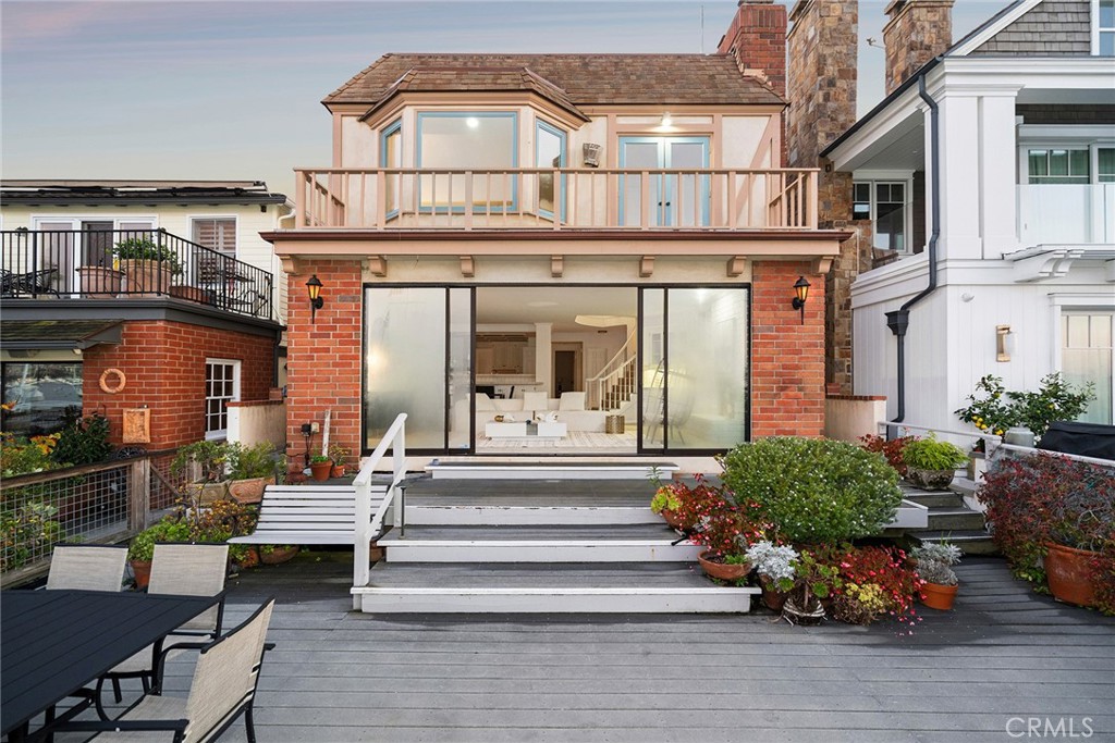 1214 E Balboa