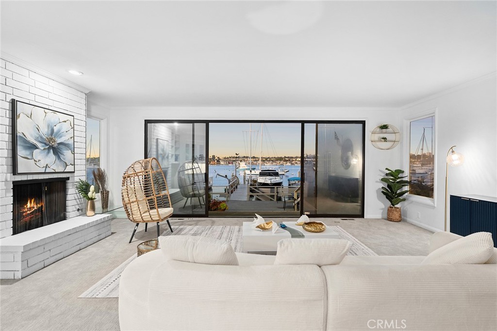 1214 E Balboa