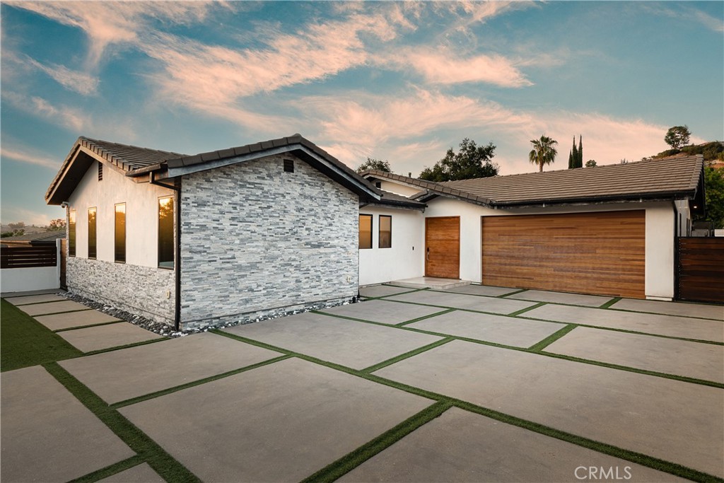 Properties 1 21641 Mulholland Drive