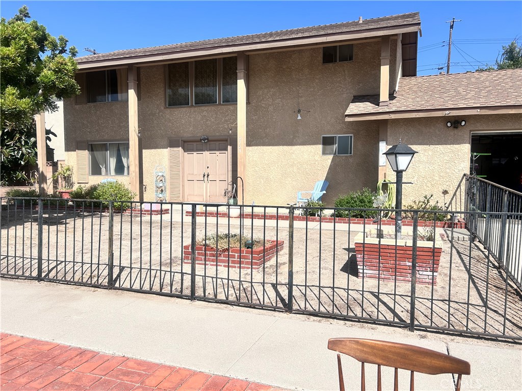 Investor Special – Priced to Sell! This is a rare opportunity to own a property in a desirable, friendly neighborhood with tons of potential. Being sold as-is, this home is perfect for investors or buyers ready to bring their vision and updates. The price reflects the current condition. Features include a large lot, extended garage ideal for oversized vehicles, a downstairs bedroom and full bath, central forced-air heating, and wall AC. The roof is newer, and the home has been kept clean by the owner, though it does need repairs and updating. Some appliances may be included.
FIVE IMPORTANT ITEMS to Note: 1. No re-assignments will be accepted. 2. Buyers must view the property before submitting an offer. 3. First showing is Monday, June 23, 2025, with the listing agent. 4. All offers will be reviewed on Wednesday, June 25. 5. Please include proof of funds with your offer.
Disclosure: Natural death occurred on the property. Don't miss this excellent investment opportunity in a well-established community!