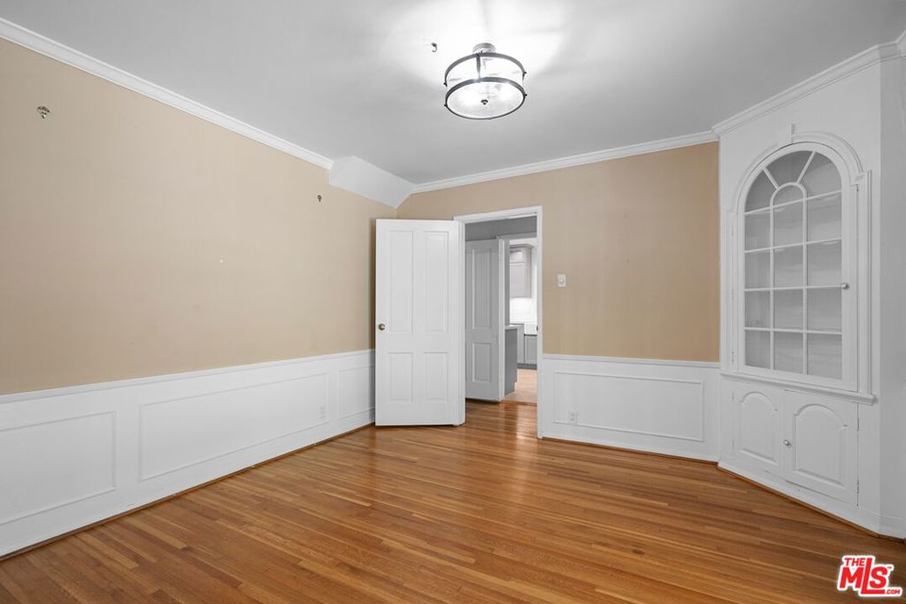 2427 Benedict Canyon Drive