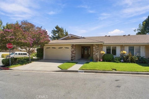 Photo of 26465 Fairway CIR, Newhall, CA 91321 (MLS # SR26214116)