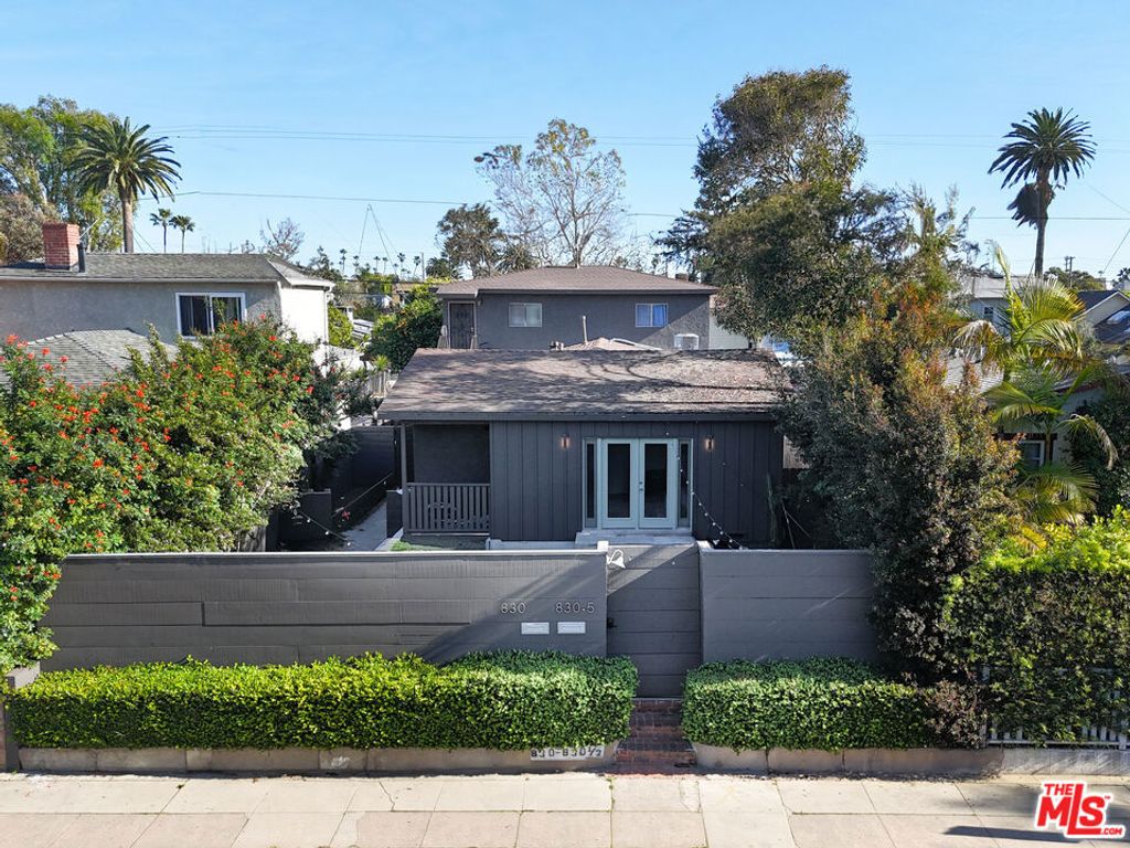 Photo of 830 Palms Boulevard, Venice, CA 90291 (MLS # 26644363)