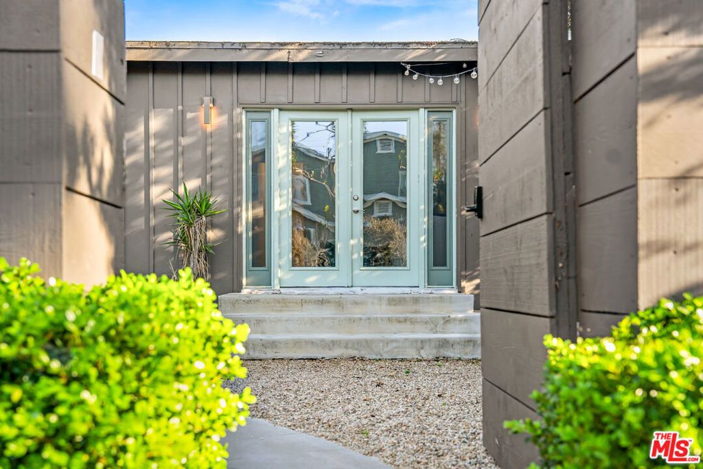 Photo of 830 Palms Boulevard, Venice, CA 90291 (MLS # 26644363)