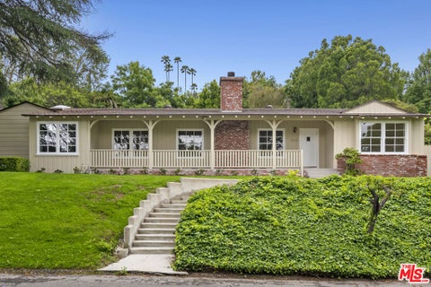 Photo of 18080 Karen Drive, Encino, CA 91316 (MLS # 26991537)