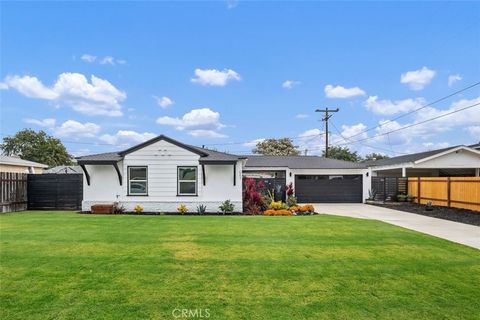 Photo of 557 S Rosalind DR, Orange, CA 92869 (MLS # OC26132811)