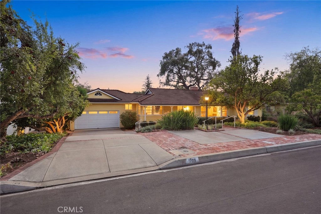 1709 El Vista Circle