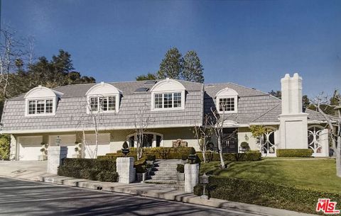 Photo of 17535 Camino De Yatasto, Pacific Palisades, CA 90272 (MLS # 25607263)