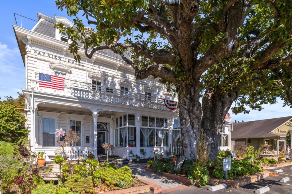 8041 Soquel Drive