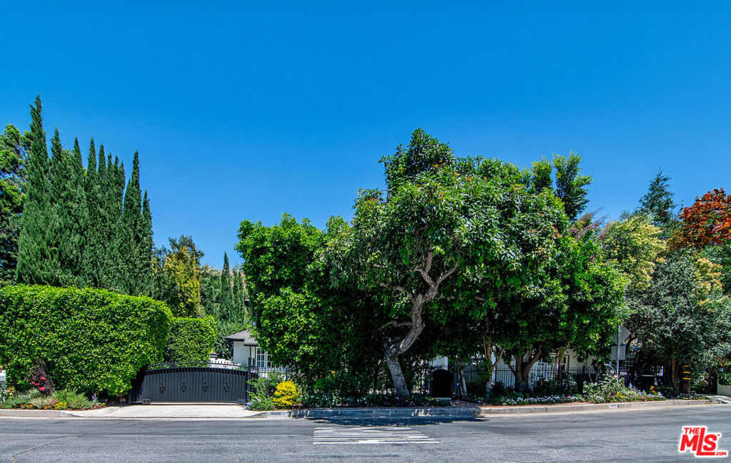 Properties 4 4054 STONE CANYON Avenue