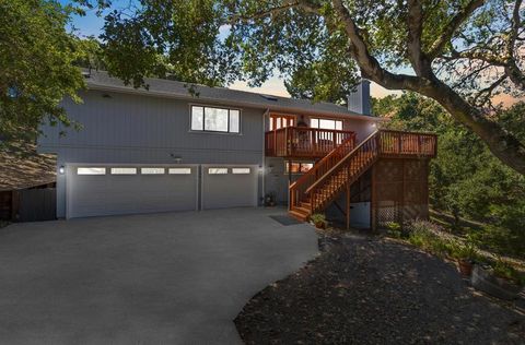 Photo of 6640 Kim Ann Lane, Salinas, CA 93907 (MLS # ML82034175)