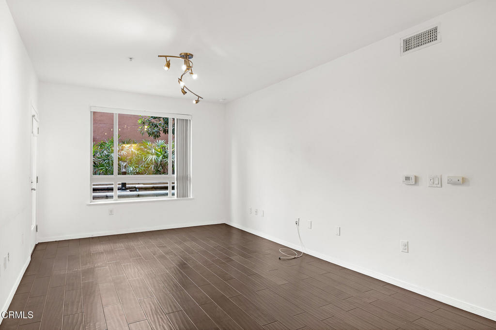 100 S Alameda Street 149