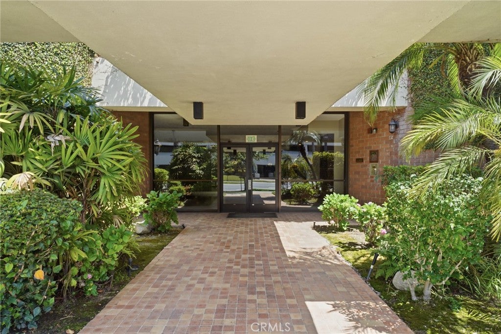 4477 Wilshire