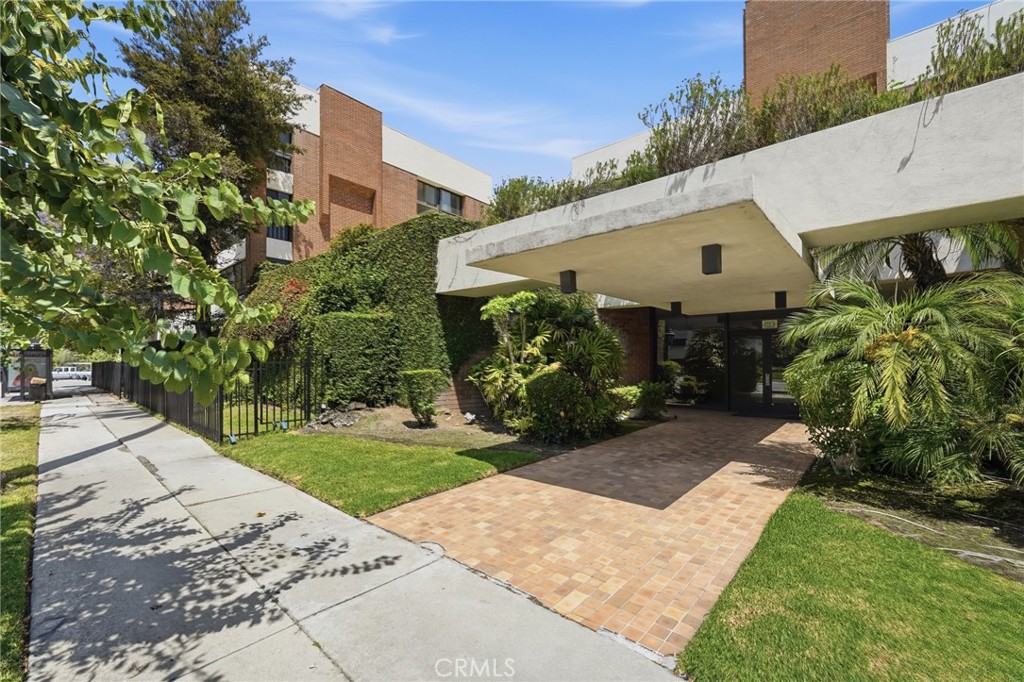 4477 Wilshire