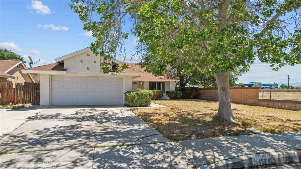 Photo of 45260 7th Street E, Lancaster, CA 93535 (MLS # SR26221399)