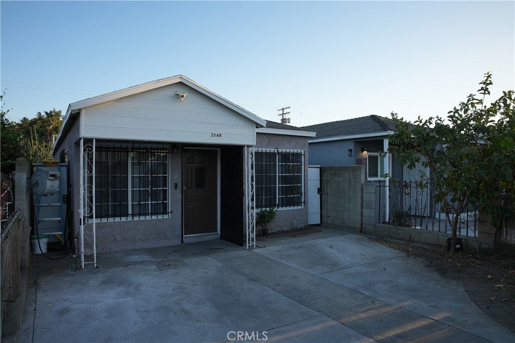 2540 E 127th