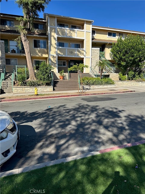 Photo of 121 Sinclair AVE #122, Glendale, CA 91206 (MLS # MB26219287)