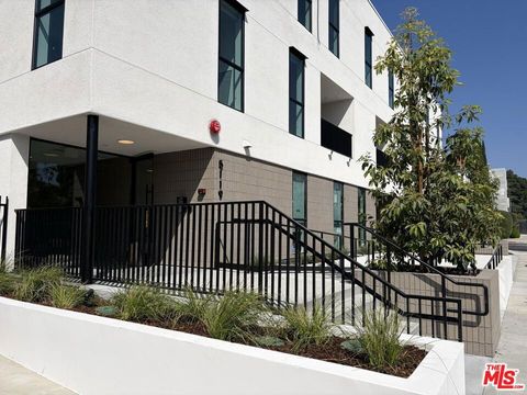 Photo of 5119 Colfax Avenue #201, Valley Village, CA 91601 (MLS # 26799821)