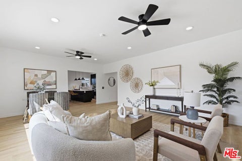 Photo of 1189 1/2 Crenshaw Boulevard, Los Angeles, CA 90019 (MLS # 26843981)