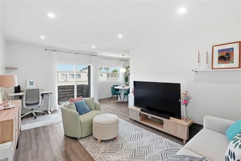 Photo of 5414 Newcastle Avenue #50, Encino, CA 91316 (MLS # SR26090482)