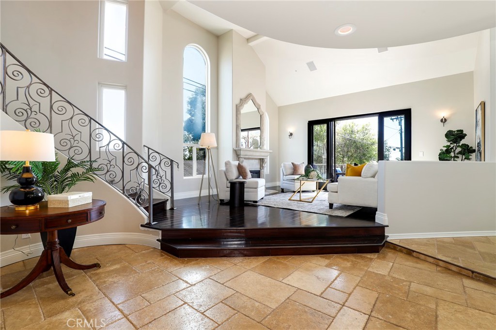 1112 Ynez Avenue