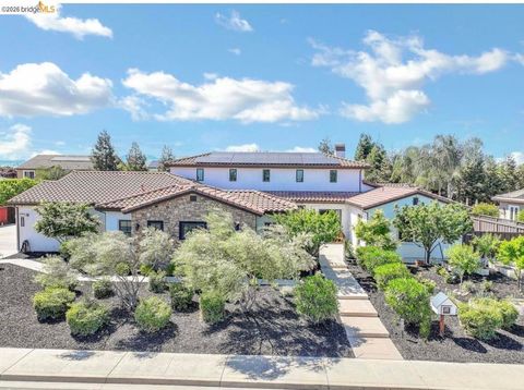Photo of 1605 Lone Oak Rd, Brentwood, CA 94513 (MLS # 41130571)