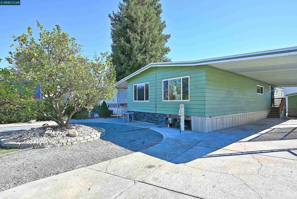 Photo of 301 Avenida Flores, Pacheco, CA 94553 (MLS # 41115337)