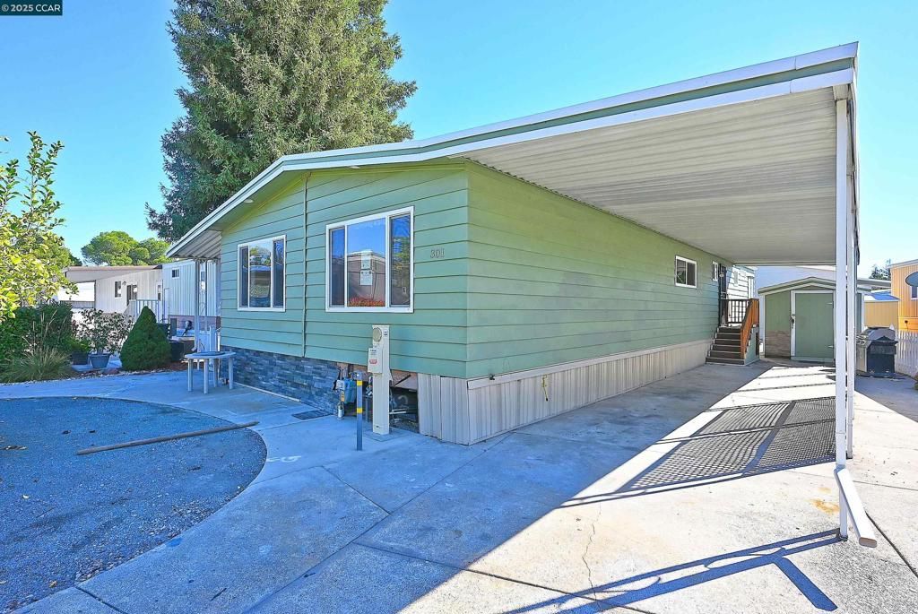 Photo of 301 Avenida Flores, Pacheco, CA 94553 (MLS # 41115337)
