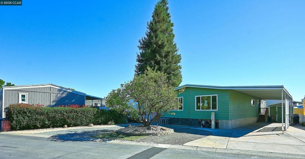 Photo of 301 Avenida Flores, Pacheco, CA 94553 (MLS # 41115337)