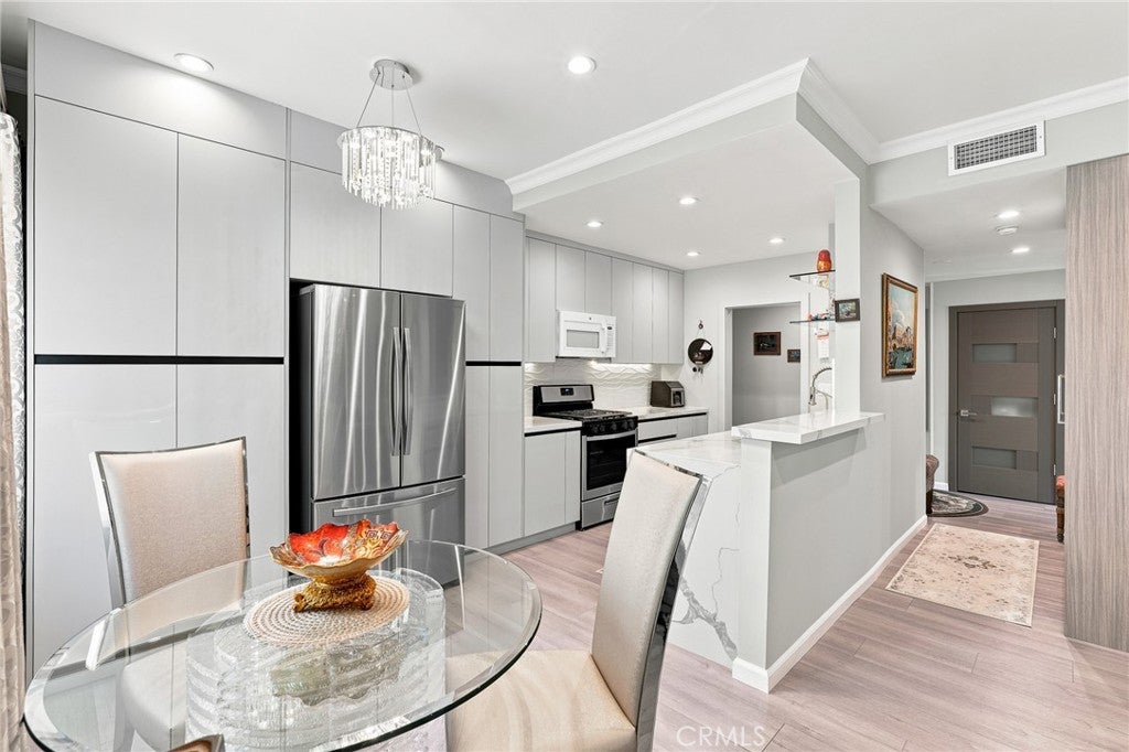 14607 Erwin Street 107