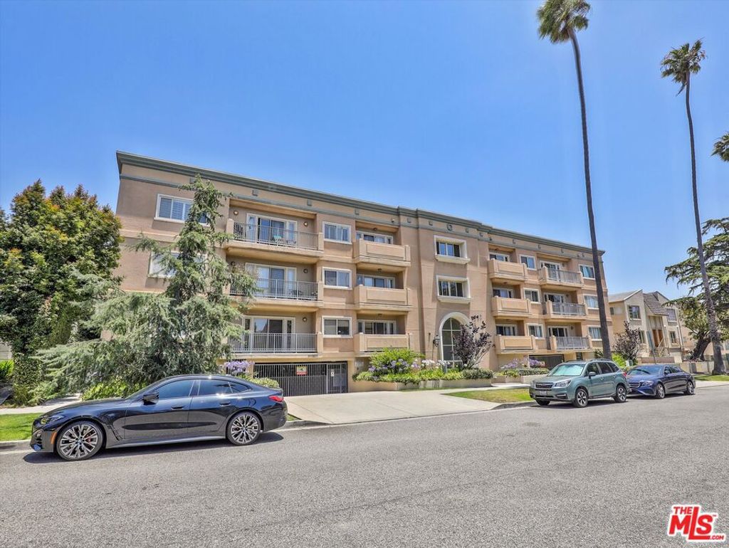 Photo of 937 12th Street #308, Santa Monica, CA 90403 (MLS # 26661099)