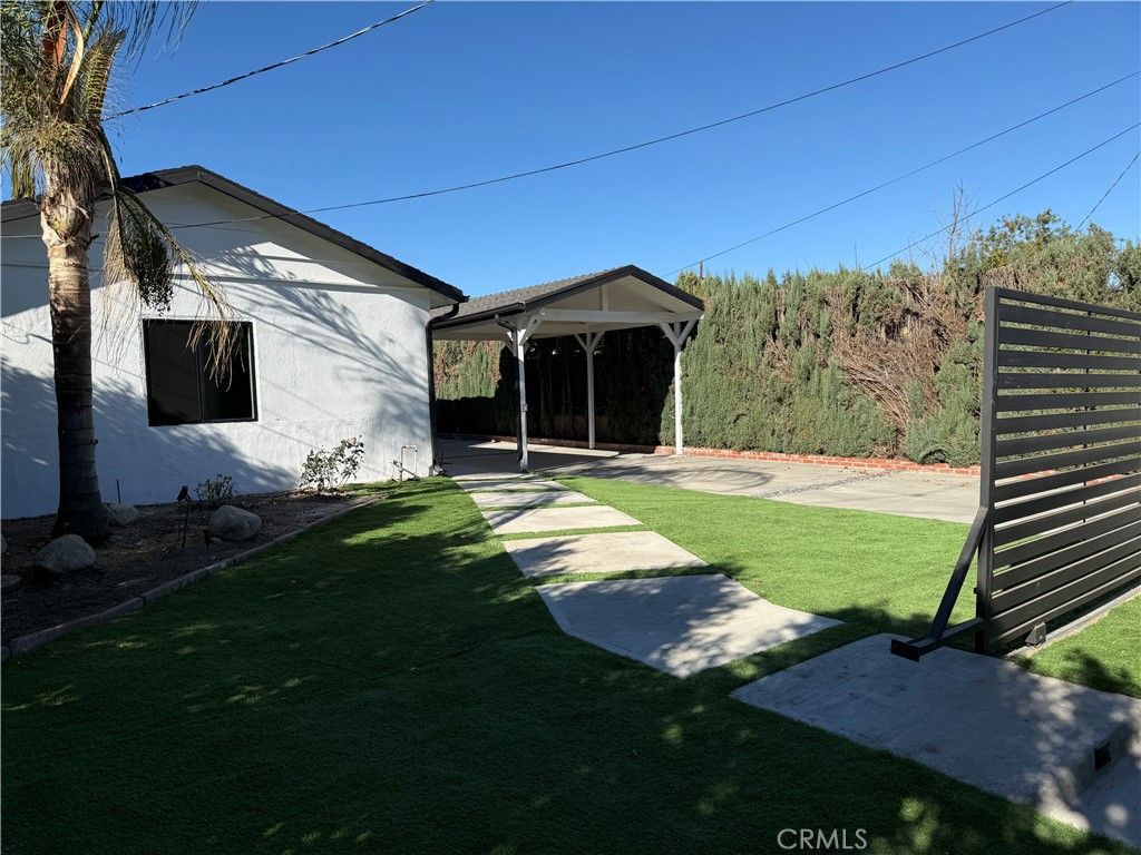 Photo of 5527 Beckford Avenue, Tarzana, CA 91356 (MLS # SR26106687)