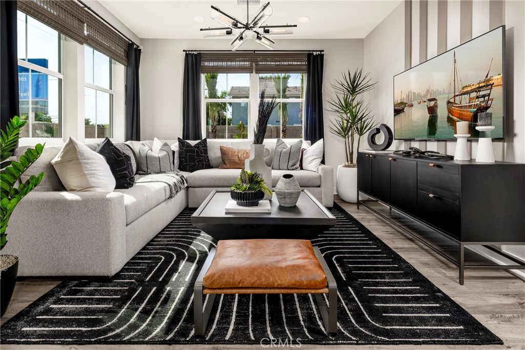 11733 Florence Avenue