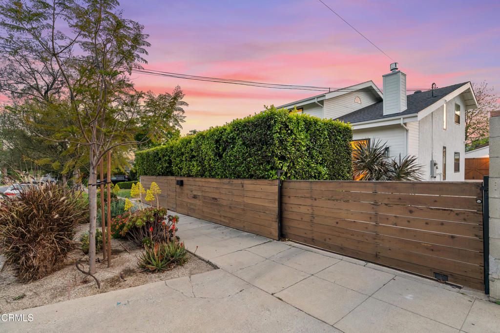 listing image 130725872313052721472