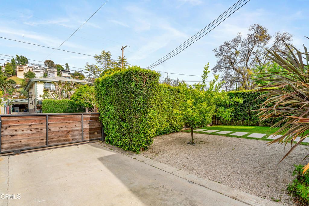 listing image 130728177878236431711