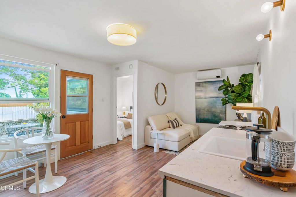 listing image 130720750588076808838