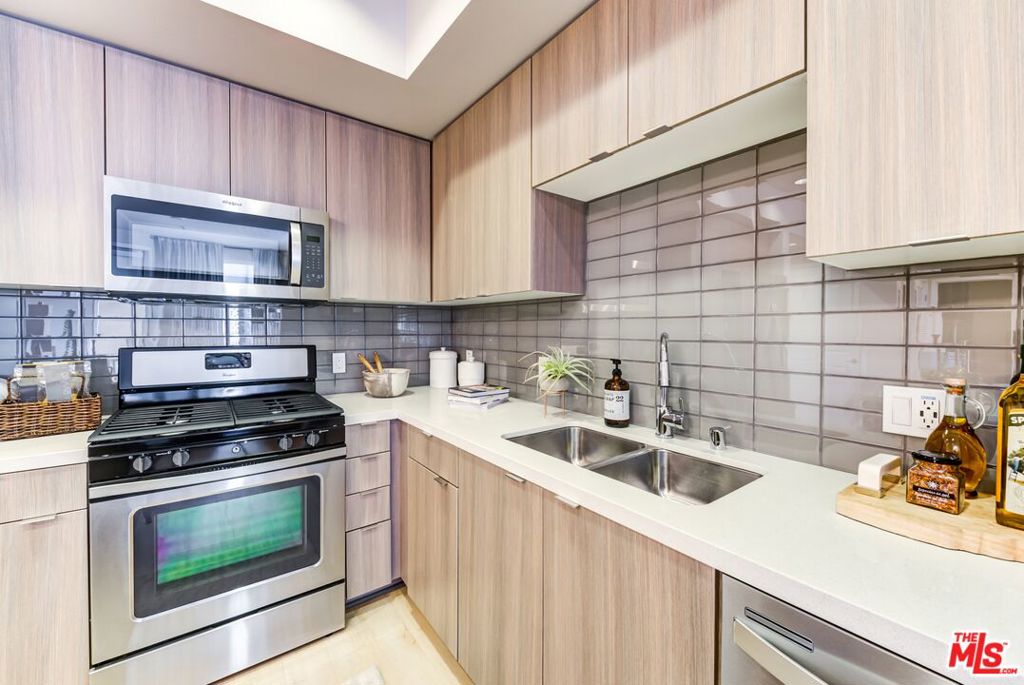 7290 Edinger Avenue 1066