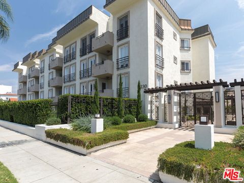 Photo of 230 Hamilton Drive #211, Beverly Hills, CA 90211 (MLS # 26653135)