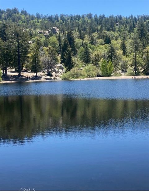 Photo of 33303 Lake View Drive, Arrowbear, CA 92382 (MLS # CV26017457)